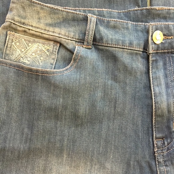 ➕ Embellished Straight Leg Jeans - Picture 6 of 7